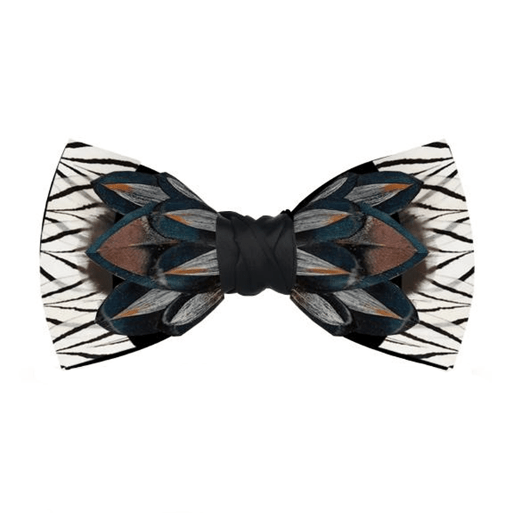 Pajarita con plumas en forma de telaraña de color gris y blanco