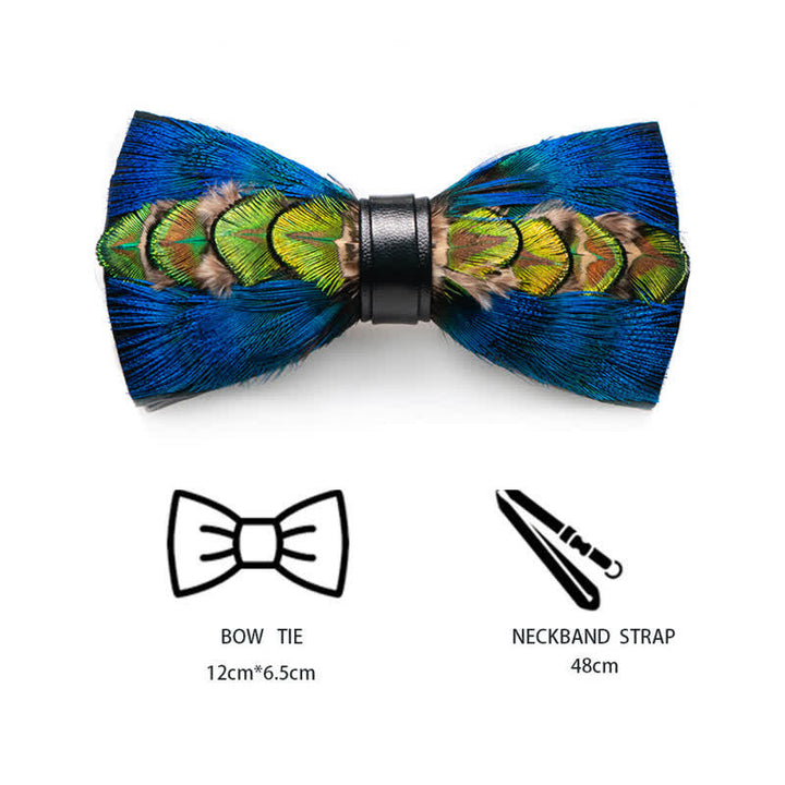 Pajarita con plumas azules, verdes y amarillas y broche de solapa
