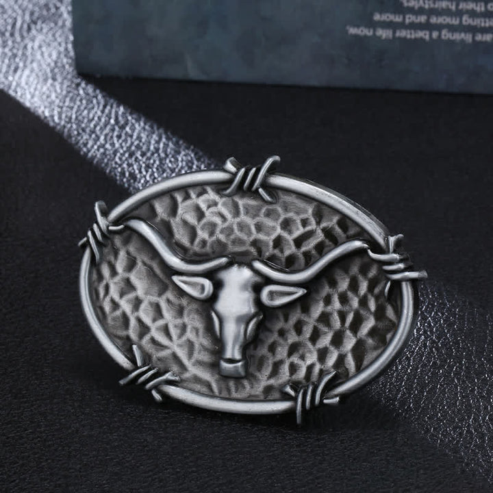 Cinturón de cuero con hebilla martillada y diseño de cabeza de toro de vaquero para hombre