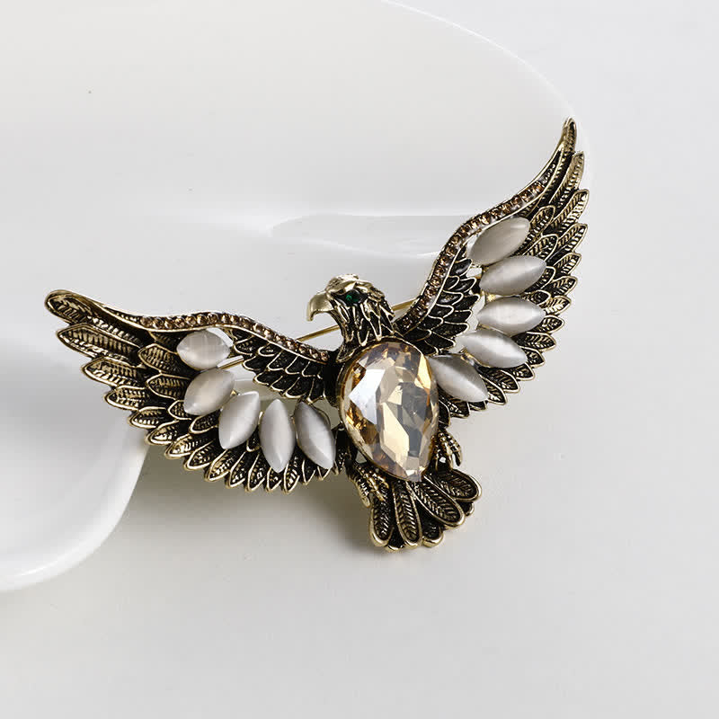 Broche con gema de halcón volador para hombre