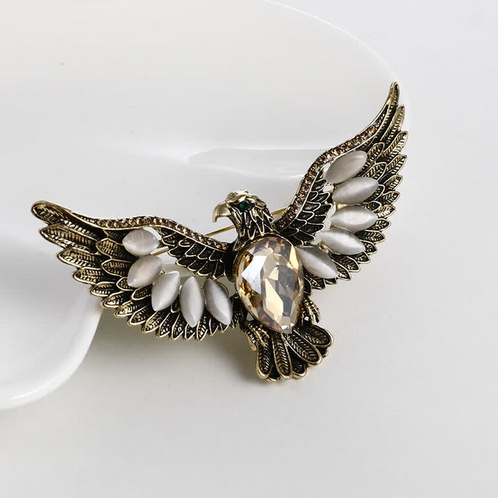 Broche con gema de halcón volador para hombre