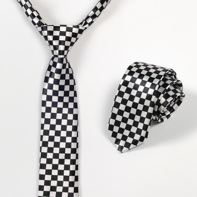 Corbata de hombre con rayas y lunares a cuadros pequeños en blanco y negro