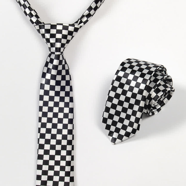 Corbata de hombre con rayas y lunares a cuadros pequeños en blanco y negro