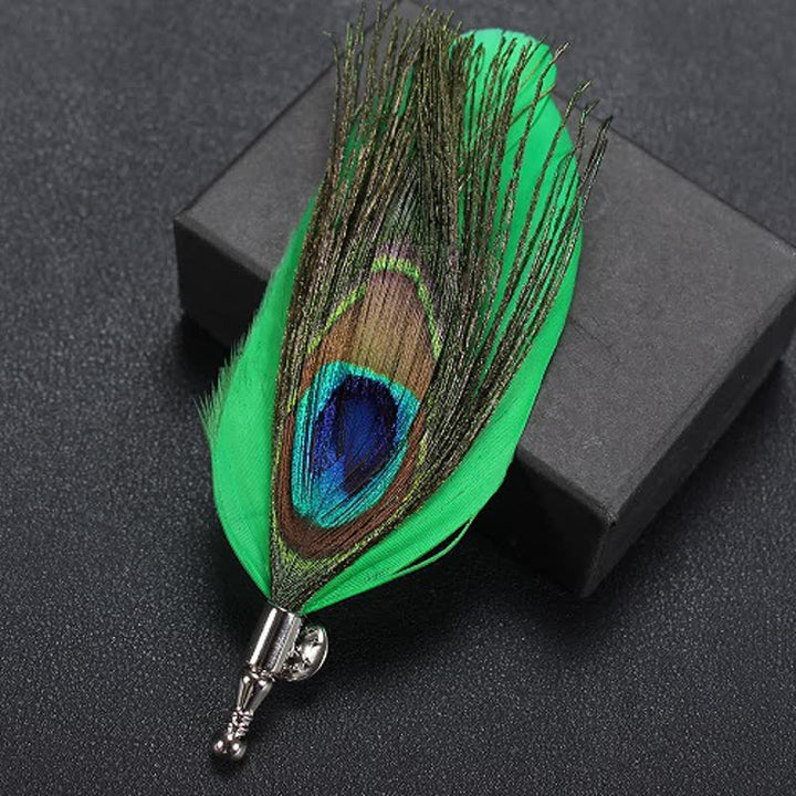 Broche de plumas naturales para ojal de boda.