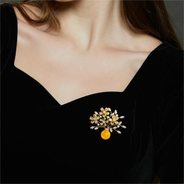 Broche de jarrón con ramo de flores para mujer