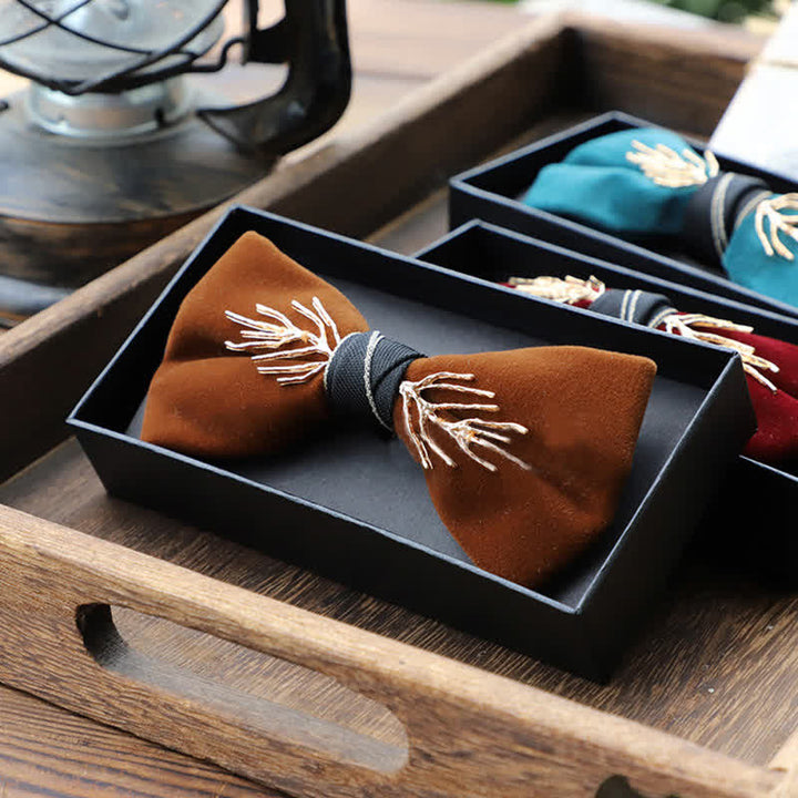 Pajarita de terciopelo con diseño de ramas doradas aristocráticas para hombre