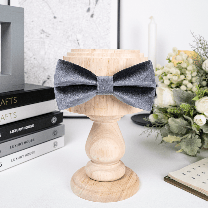 Pajarita de terciopelo de color liso gris carbón para hombre