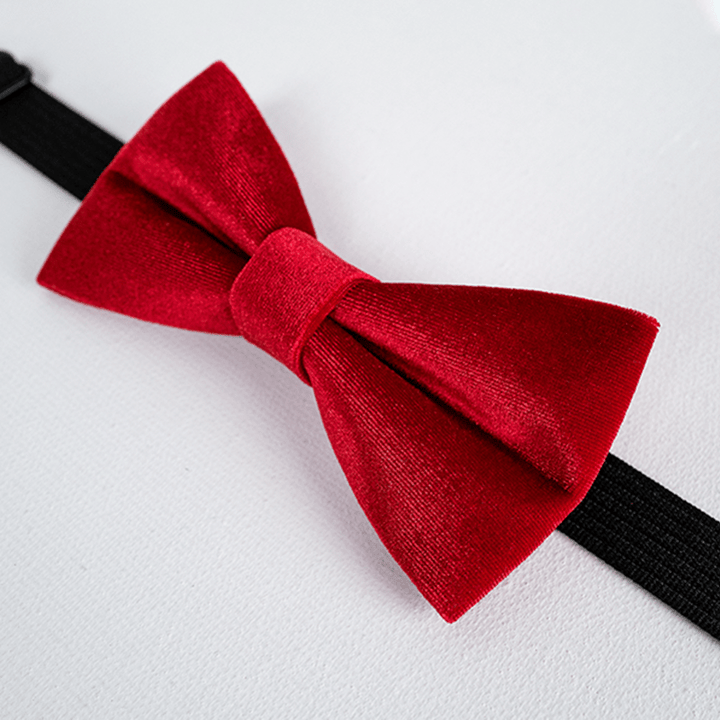 Pajarita de terciopelo de color rojo brillante y liso para hombre