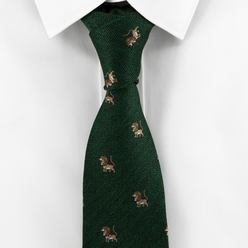 Corbata de hombre con dibujo de león y cazador de animales
