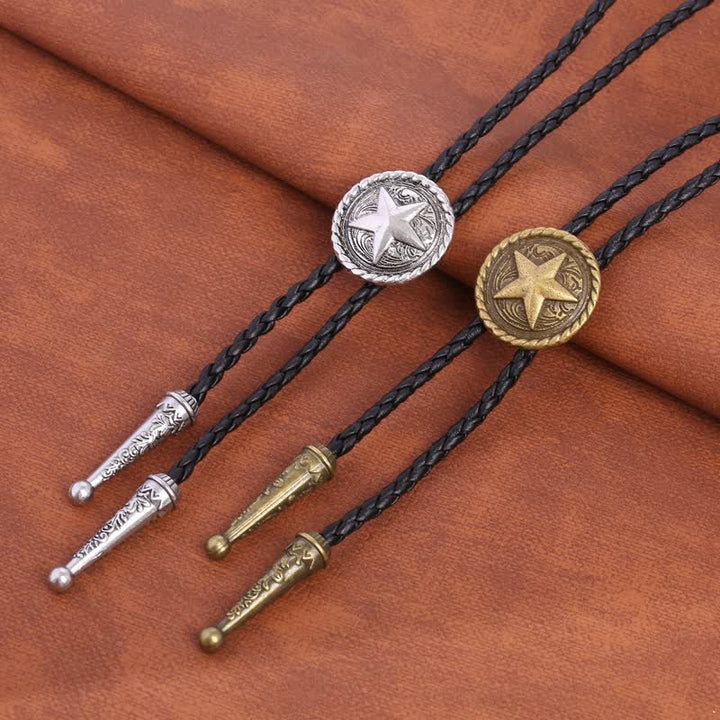 Corbata de bolo con cordón de cuero trenzado y estrella de cinco puntas