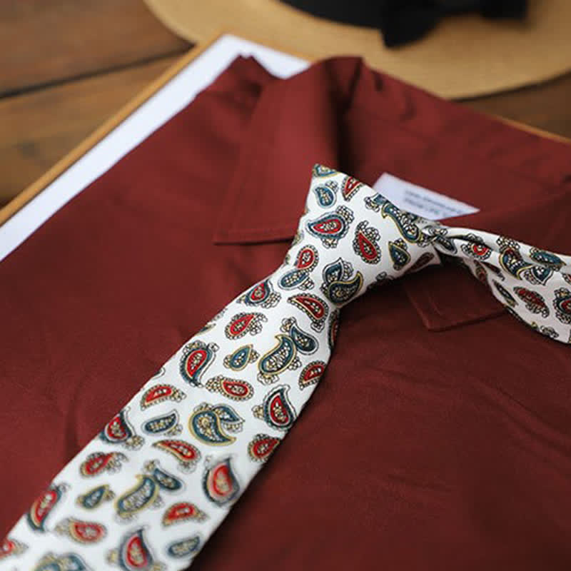 Corbata clásica con estampado paisley vivaz para hombre