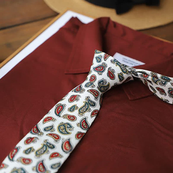 Corbata clásica con estampado paisley vivaz para hombre