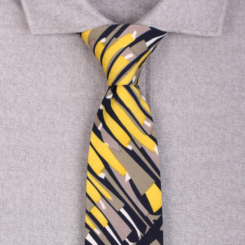 Corbata de hombre con multitudes en negro y amarillo