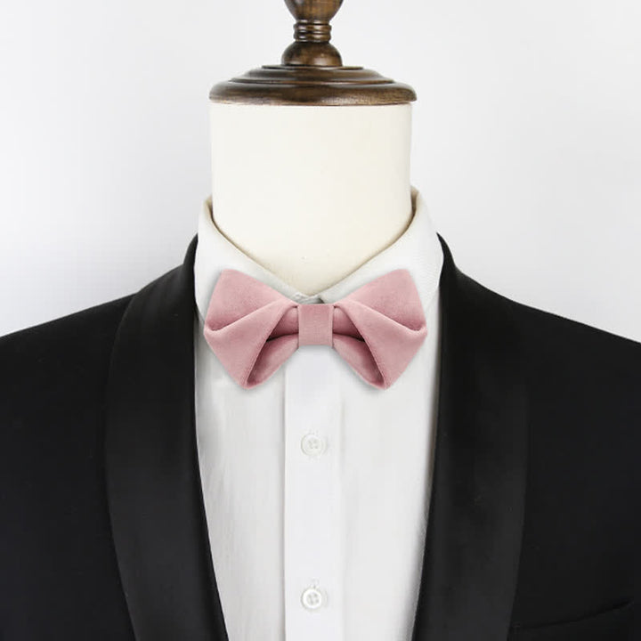 Pajarita de terciopelo con diseño retorcido y estiloso para hombre