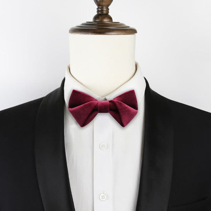 Pajarita de terciopelo con diseño retorcido y estiloso para hombre