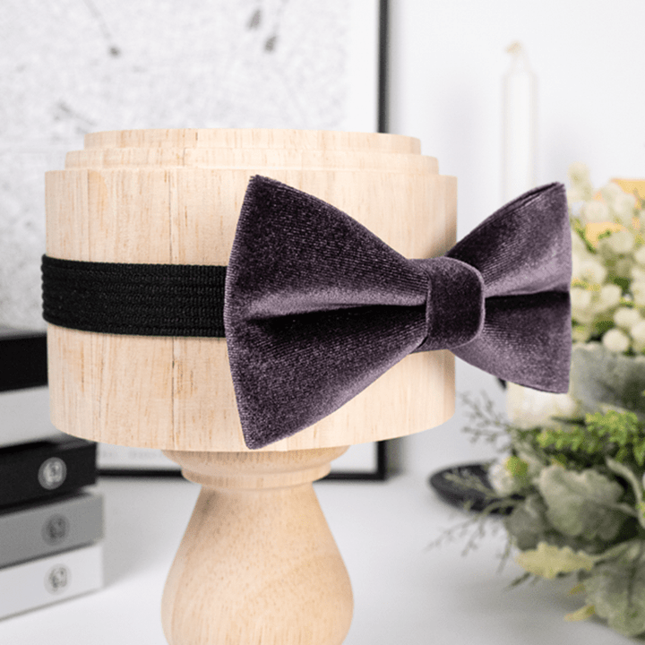 Pajarita de terciopelo de color morado oscuro liso para hombre