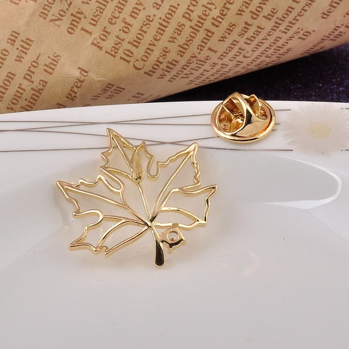 Broche de hoja de arce dorada otoñal para mujer