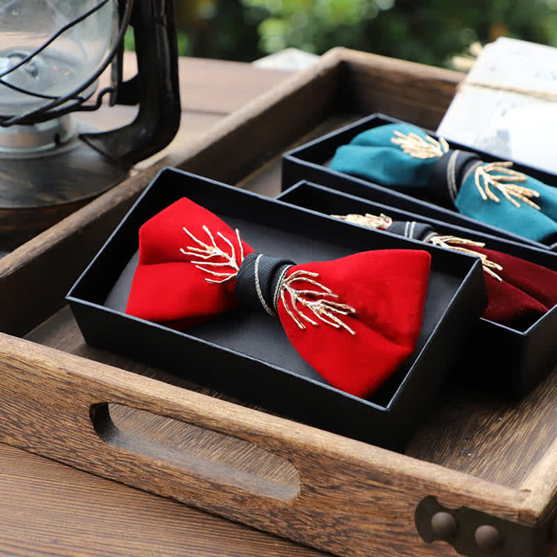 Pajarita de terciopelo con diseño de ramas doradas aristocráticas para hombre