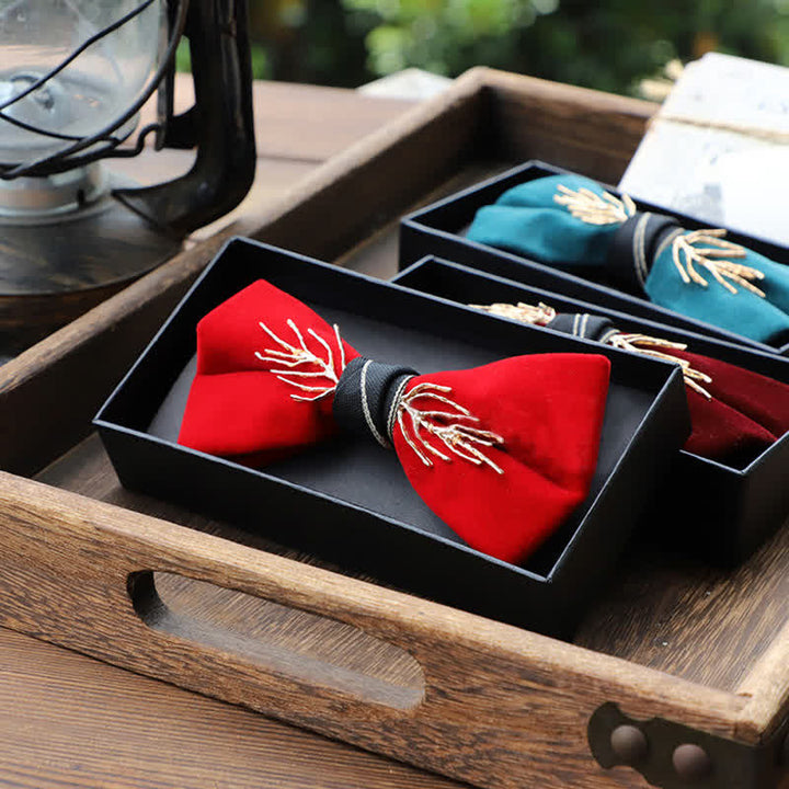 Pajarita de terciopelo con diseño de ramas doradas aristocráticas para hombre