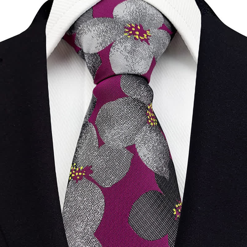 Corbata elegante con flores grandes para hombre