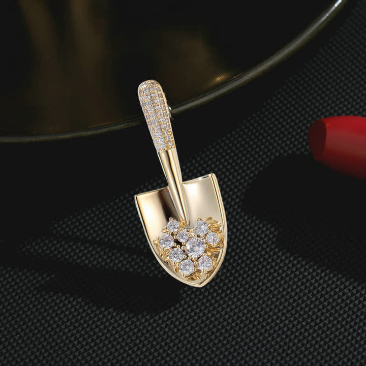 Broche unisex con forma de pala en miniatura chapada