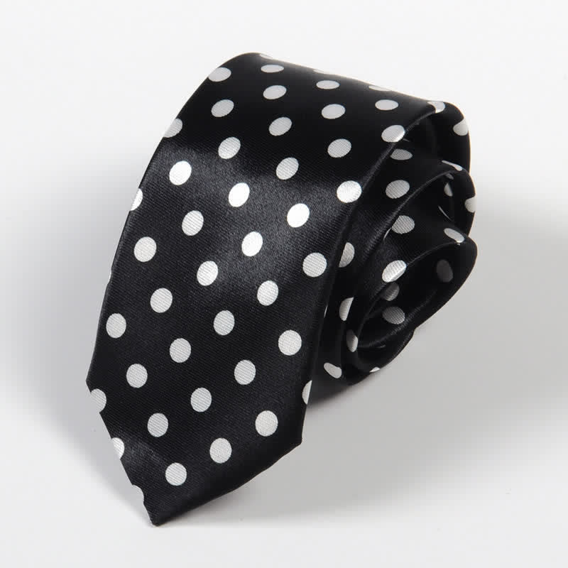 Corbata de hombre con rayas y lunares a cuadros pequeños en blanco y negro