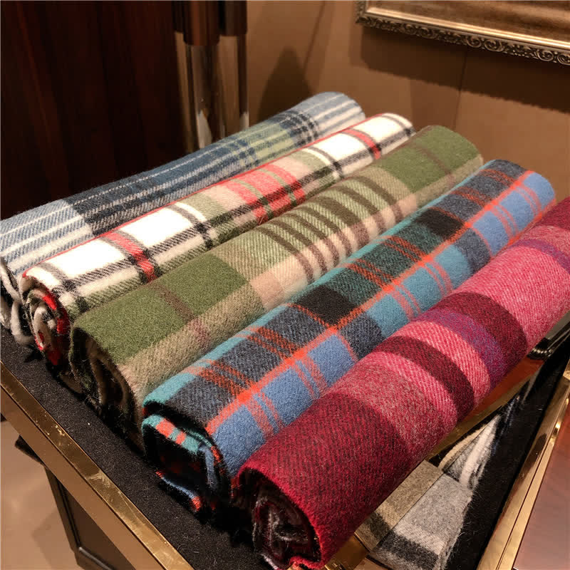 Bufanda unisex de cuadros grandes y cálidos de Lamb Edinburgh - image 7