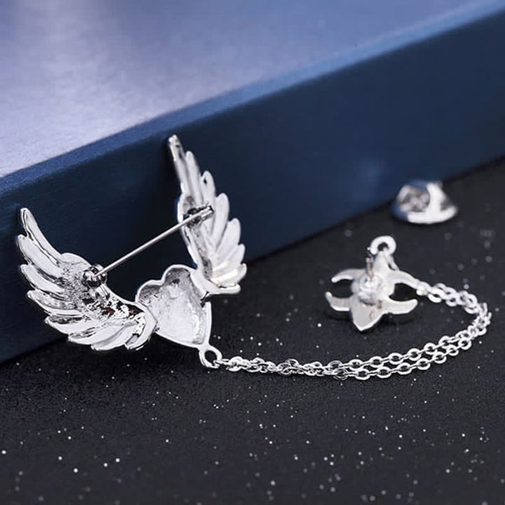 Broche de cadena con alas de ángel y corazón para hombre