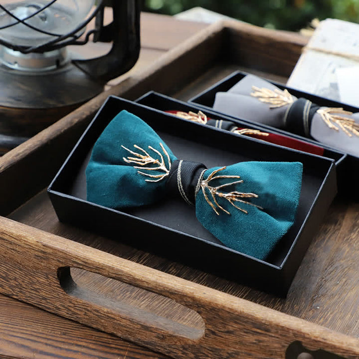 Pajarita de terciopelo con diseño de ramas doradas aristocráticas para hombre