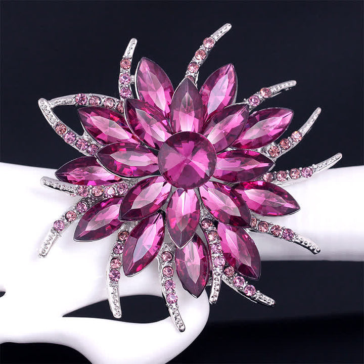 Broche clásico de cristal con forma de flor para mujer.