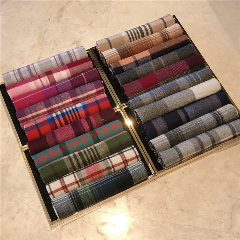 Bufanda unisex de cuadros grandes y cálidos de Lamb Edinburgh - image 3