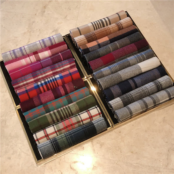 Bufanda unisex de cuadros grandes y cálidos de Lamb Edinburgh - image 3