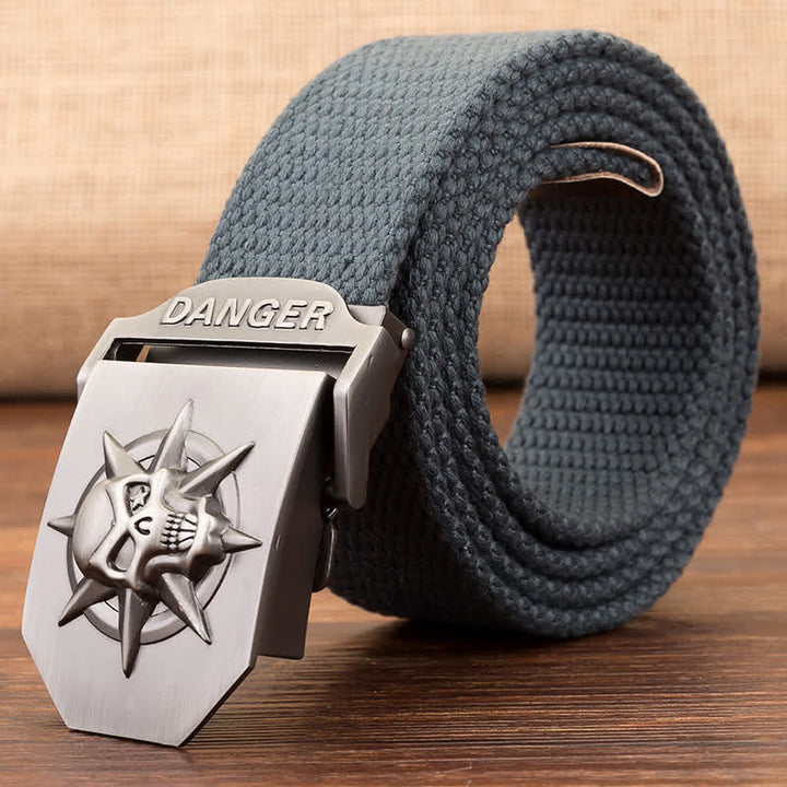 Cinturón de lona tejida con hebilla automática de calavera para hombre