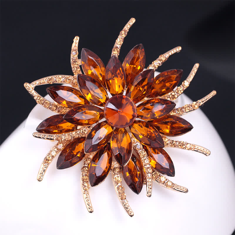 Broche clásico de cristal con forma de flor para mujer.