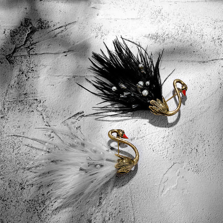 Broche de plumas de cisne de peluche blanco y negro para mujer