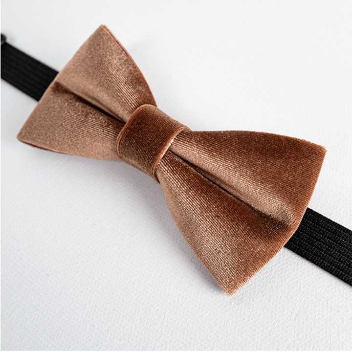 Pajarita de terciopelo color marrón caramelo para hombre