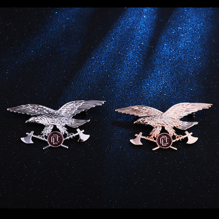 Broche de hacha con águila retro para hombre