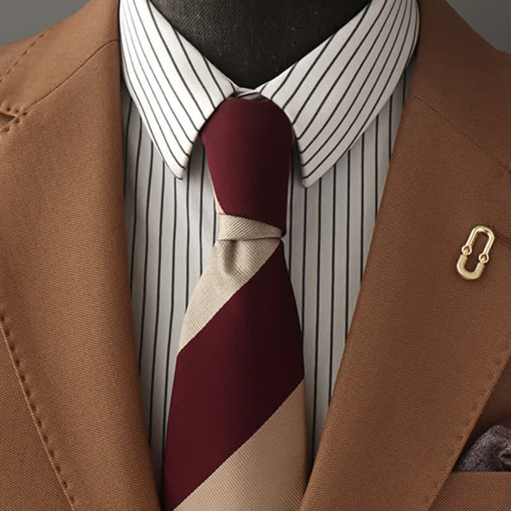 Corbata de rayas diagonales beige y burdeos para hombre 