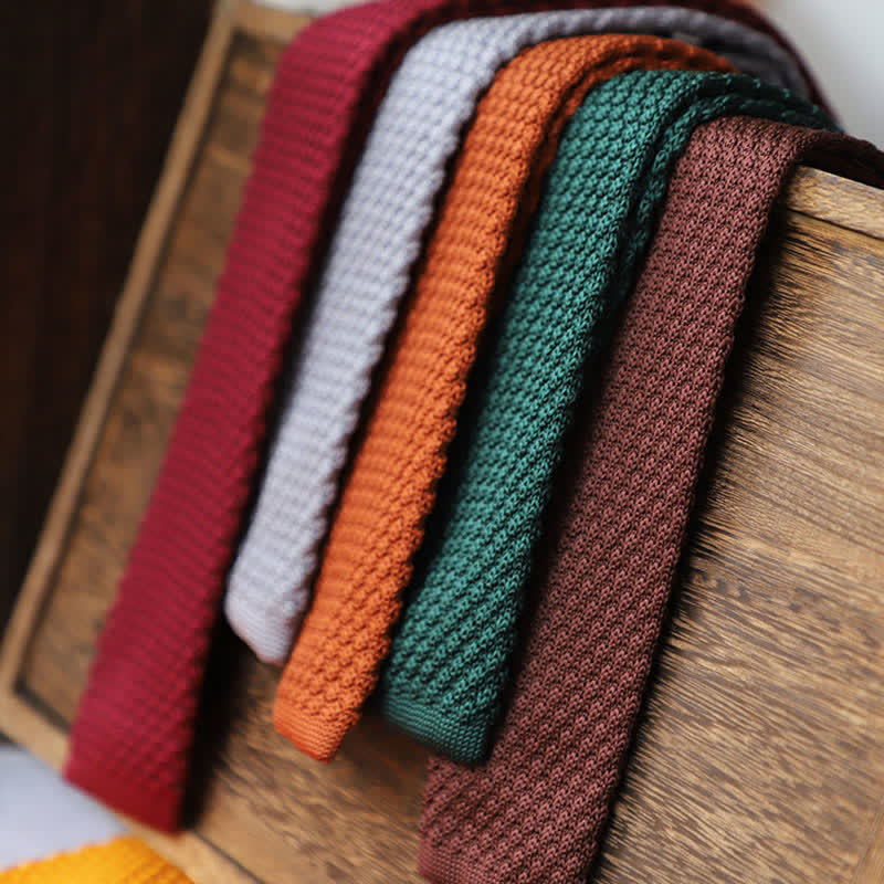 Corbata de punto estrecha y fina de color liso para hombre