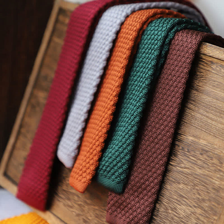 Corbata de punto estrecha y fina de color liso para hombre