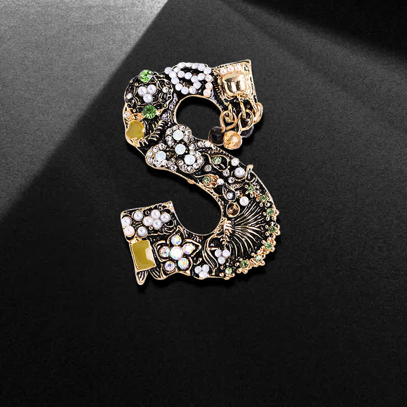 Broche unisex con letra de perla barroca