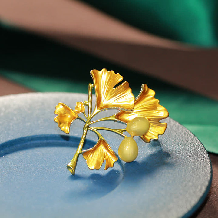 Broche elegante de hoja de ginkgo amarilla para mujer