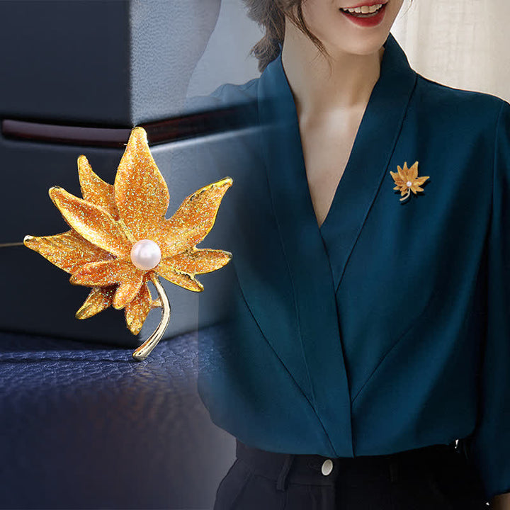 Broche de perla con forma de hoja de arce para mujer