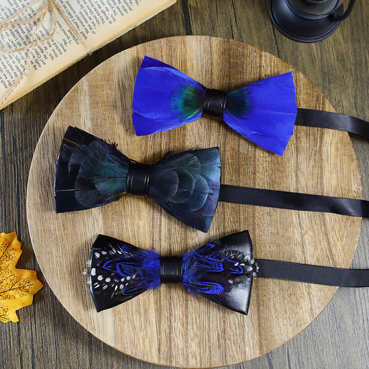 Colección de pajaritas con plumas de pavo real azul