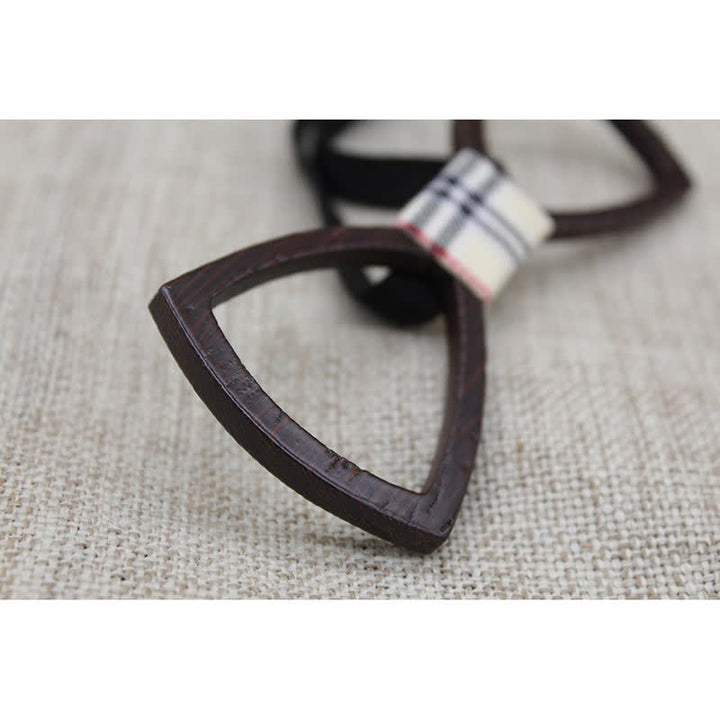Conjunto de pajarita de madera con gafas huecas oscuras para hombre