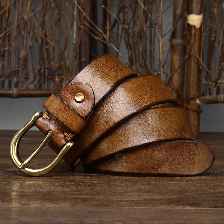 Cinturón de cuero desgastado y arrugado para hombre