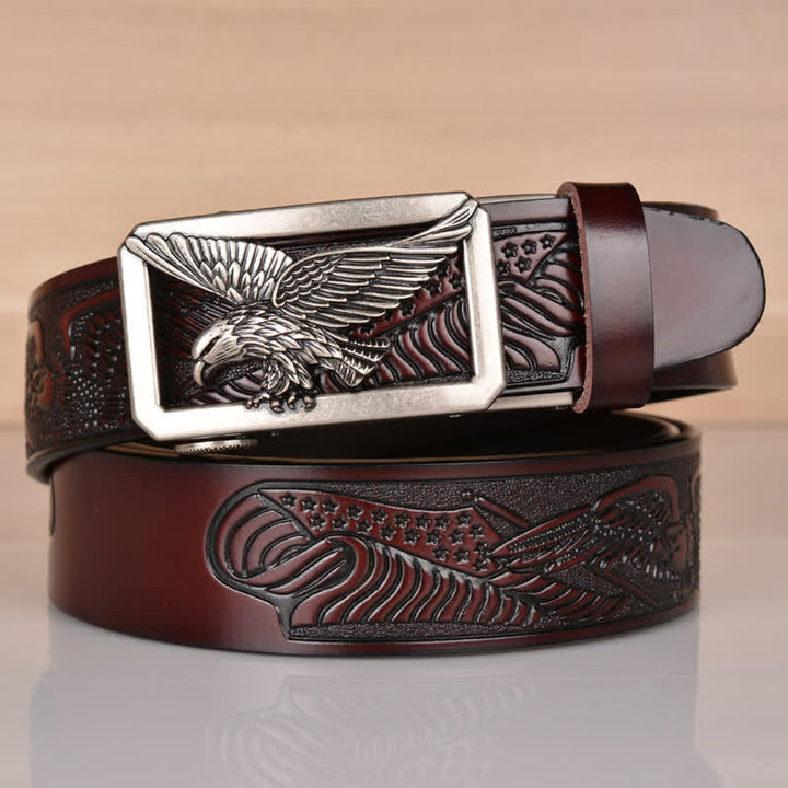 Cinturón de cuero con relieve y hebilla de águila hueca para hombre