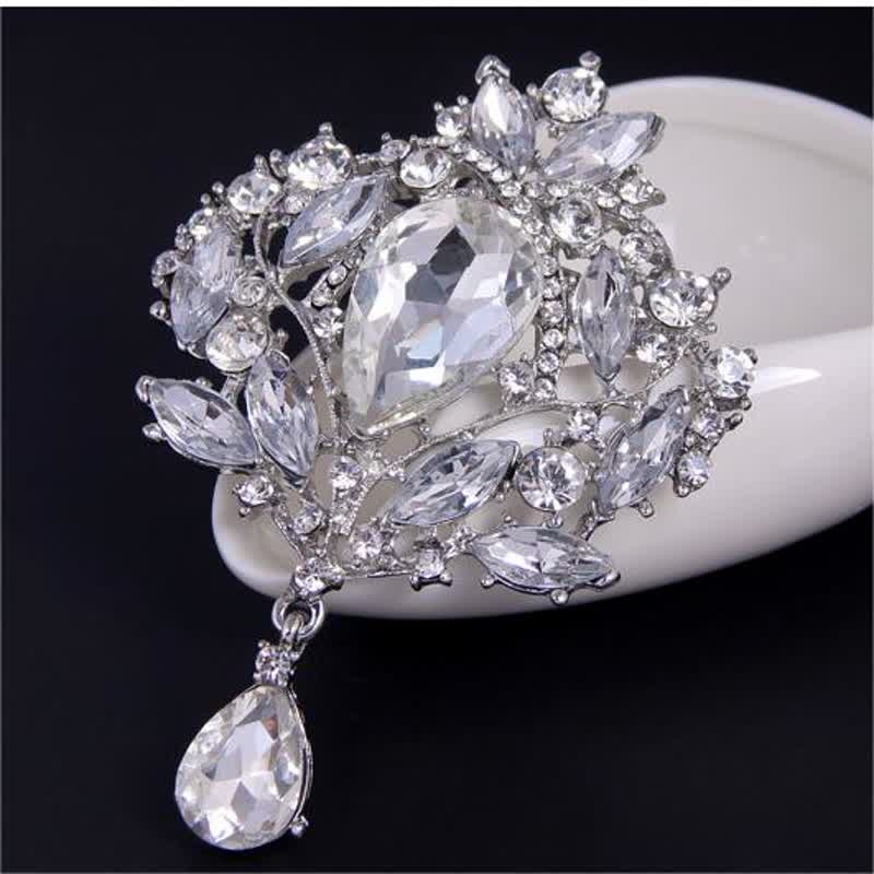 Broche de gota de agua con capullo floral brillante para mujer