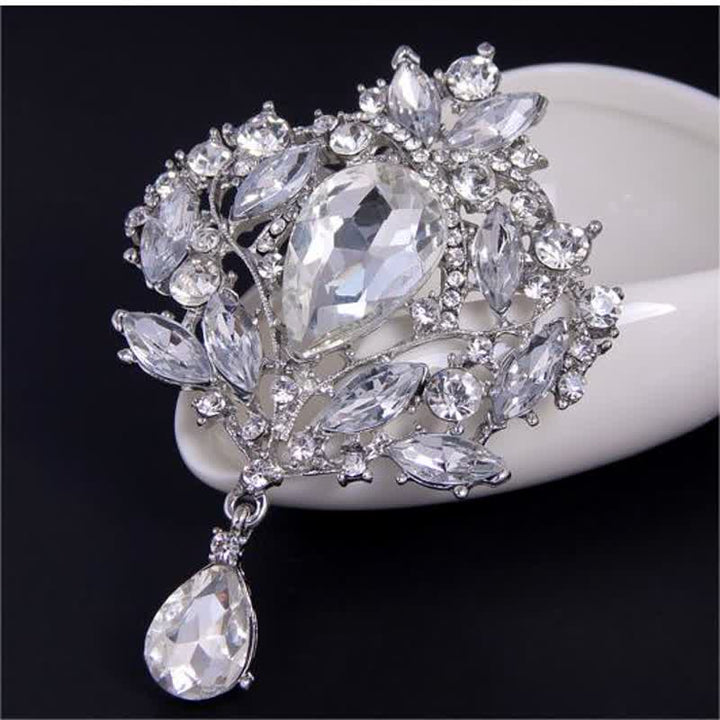 Broche de gota de agua con capullo floral brillante para mujer