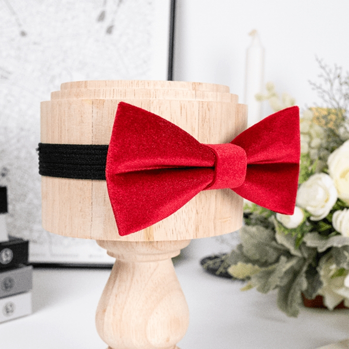 Pajarita de terciopelo de color rojo brillante y liso para hombre